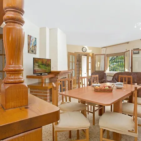 Sleeps 9 Вілла Льорет-де-Мар