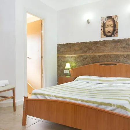 Sleeps 9 *