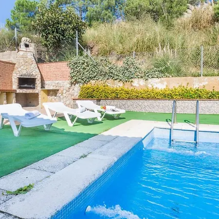 Sleeps 9 Villa Lloret de Mar